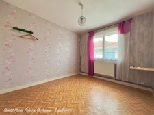 Maison individuelle de plain pied, 5 pièces LE CENDRE (63) avec jardin. Une belle opportunité de rénovation au cœur d'un secteur recherché