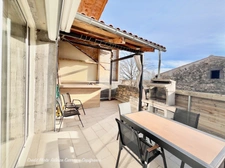 Maison en pierre dans une ancienne grange Brayaude, P5 à SAINT-BONNET-PRES-RIOM (63) avec 4 chambres