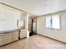 Maison en pierre dans une ancienne grange Brayaude, P5 à SAINT-BONNET-PRES-RIOM (63) avec 4 chambres