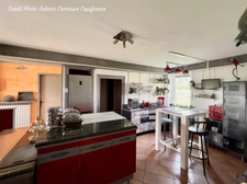 Dpt Allier (03) A vendre à Varennes sur Allier - Longère T6 garages, grande terrasse couverte, terrain clos et arboré de 4621m2