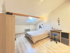 Maison 5 pièces à vendre à SAINT-BONNET-PRES-RIOM (63) avec 4 chambres, terrasse et grand garage.