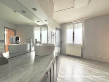 Maison à vendre 6 pièces GERZAT (63) Centre-ville Maison familiale de caractère de 145 m² avec terrasse, toit-terrasse, cuisine d'été, garage et cave voûtée