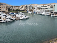 🌴 INVESTISSEMENT MALIN À SÈTE 🌴 Studio lumineux avec vue marina, loggia et climatisation dans le quartier très recherché des Quilles. Prix attractif – idéal location saisonnière ou pied-à-terre.