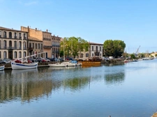 Appartement à vendre 2 pièces AGDE (34) - Un 2 pièces lumineux à réinventer dans l’une des rues les plus authentiques d’Agde 
