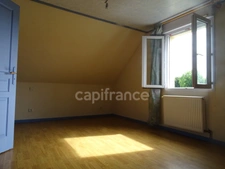 🏡 PIREY – Maison 132 m² + 3 studios loués – Revenus locatifs immédiats – Terrain 772 m²