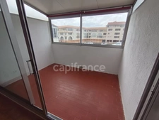 🌴 INVESTISSEMENT MALIN À SÈTE 🌴 Studio lumineux avec vue marina, loggia et climatisation dans le quartier très recherché des Quilles. Prix attractif – idéal location saisonnière ou pied-à-terre.