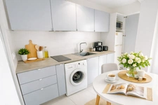 « SETE Le T2 que tout le monde cherche : terrasse plein sud, ascenseur, rénovation récente et centre-ville à pied. Rare sur le secteur !