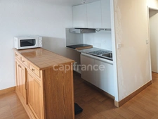 🌴 INVESTISSEMENT MALIN À SÈTE 🌴 Studio lumineux avec vue marina, loggia et climatisation dans le quartier très recherché des Quilles. Prix attractif – idéal location saisonnière ou pied-à-terre.