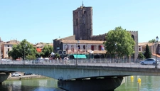 « Agde, la Perle Noire de la Méditerranée : découvrez une maison de caractère rare en centre historique. »