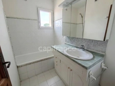 🔨 AGDE – SPÉCIAL BRICOLEURS ! 80 m² À RÉNOVER, MEZZANINE ET PARKING PRIVATIF : UN BEAU POTENTIEL À 158 000 € !