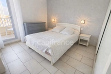 CAP D’AGDE – VUE PORT EXCEPTIONNELLE – T2 36 M² – BALCON –PISCINE - CONCIERGE - GARAGE FERMÉ – VENDU MEUBLÉ