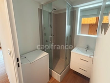 🌴 INVESTISSEMENT MALIN À SÈTE 🌴 Studio lumineux avec vue marina, loggia et climatisation dans le quartier très recherché des Quilles. Prix attractif – idéal location saisonnière ou pied-à-terre.