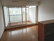 « Capifrance vous propose un studio lumineux avec vue imprenable sur la Marina, au cœur du secteur des Quilles à Sète. »