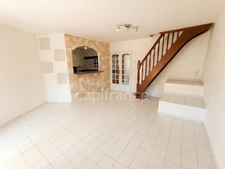 🔨 AGDE – SPÉCIAL BRICOLEURS ! 80 m² À RÉNOVER, MEZZANINE ET PARKING PRIVATIF : UN BEAU POTENTIEL À 158 000 € !