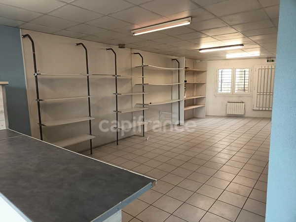 Local commercial Besançon 62 m² à vendre – emplacement n°1 rue de Dole – rendement 10% + parkings