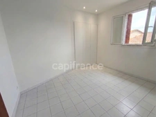 🔨 AGDE – SPÉCIAL BRICOLEURS ! 80 m² À RÉNOVER, MEZZANINE ET PARKING PRIVATIF : UN BEAU POTENTIEL À 158 000 € !