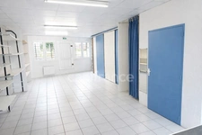 « BESANÇON —🚨 OFFRE EXCEPTIONNELLE DU 18 AU 28 AOÛT ! Local 62 m² + 3 stationnements privatifs + 4 000 € de bon d'achat Leroy Merlin offert. Nous serons sur place pour vous rencontrer et vous faire v