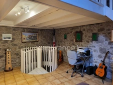 « Agde, la Perle Noire de la Méditerranée : découvrez une maison de caractère rare en centre historique. »