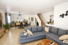 Piscine, 4 chambres, 136 m², jardin, garage et DPE B : une villa prête à vivre qui mérite une visite.