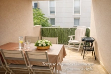 T3 meublé avec terrasse à Agde, quartier Les Cayrets. Résidence sécurisée, 2 parkings privés, commerces à pied et plages à 2 km. Opportunité rare à saisir pour résidence ou investissement.