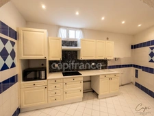🔨 AGDE – SPÉCIAL BRICOLEURS ! 80 m² À RÉNOVER, MEZZANINE ET PARKING PRIVATIF : UN BEAU POTENTIEL À 158 000 € !