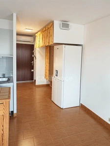 « Capifrance vous propose un studio lumineux avec vue imprenable sur la Marina, au cœur du secteur des Quilles à Sète. »