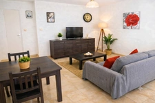 ✨ AGDE – Les Cayrets |« À 149 000 €, vous avez un T3, une terrasse, deux parkings et le mobilier. »