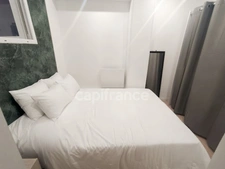 ☀️ **Le Cap d’Agde comme on l’aime !** 🌊 Un appartement entièrement rénové, climatisé, avec piscine et parking, à proximité de la mer. 🌴
