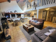 « Agde, la Perle Noire de la Méditerranée : découvrez une maison de caractère rare en centre historique. »