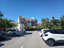 ☀️ **Le Cap d’Agde comme on l’aime !** 🌊 Un appartement entièrement rénové, climatisé, avec piscine et parking, à proximité de la mer. 🌴
