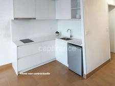 🌴 INVESTISSEMENT MALIN À SÈTE 🌴 Studio lumineux avec vue marina, loggia et climatisation dans le quartier très recherché des Quilles. Prix attractif – idéal location saisonnière ou pied-à-terre.
