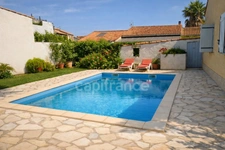 Piscine, 4 chambres, 136 m², jardin, garage et DPE B : une villa prête à vivre qui mérite une visite.