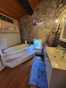 « Agde, la Perle Noire de la Méditerranée : découvrez une maison de caractère rare en centre historique. »