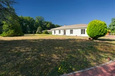 Maison remarquable sur 2964 m² à Cestas : un véritable havre de paix.