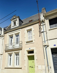 Maison de ville 6 pièces de 135 M2 avec jardin calme