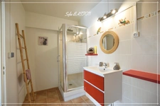 Les Trois-Îlets (972)  SOUS COMPROMIS  Maison T4 -186 m² au sol avec grande terrasse, piscine et appartement T2 indépendant à vendre
