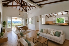 Les Trois-Îlets (972)  SOUS COMPROMIS  Maison T4 -186 m² au sol avec grande terrasse, piscine et appartement T2 indépendant à vendre