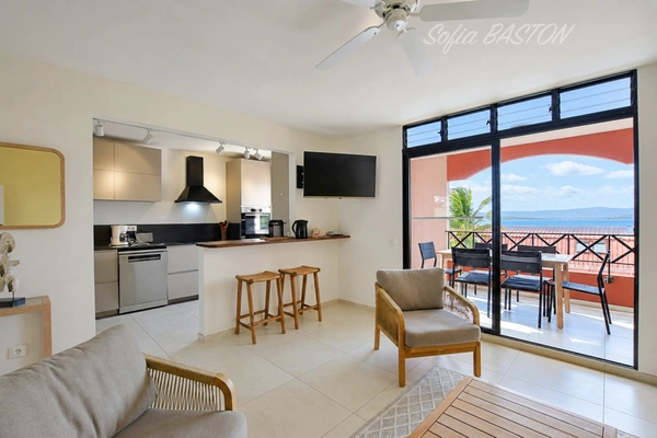 À VENDRE – LES TROIS-ÎLETS MARTINIQUE – APPARTEMENT T3 DUPLEX ENTIÈREMENT RÉNOVÉ – VUE MER – PROCHE PLAGES