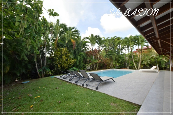 LES TROIS ILETS VILLA P6 bis -165 m² Hab / - Terrain de 986 m² - Piscine - Plain pied - A Vendre Martinique (972), 