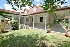 Sainte-Anne Plage – Villa T7 de 220 m²hab.+ 231m2 de terrasses - Piscine - bungalows annexes– Terrain 1 409 m² – Martinique (972)