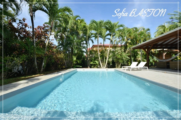 LES TROIS ILETS VILLA P6 bis -165 m² Hab / - Terrain de 986 m² - Piscine - Plain pied - A Vendre Martinique (972), 