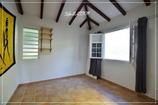 Les Trois-Îlets (972)  SOUS COMPROMIS  Maison T4 -186 m² au sol avec grande terrasse, piscine et appartement T2 indépendant à vendre