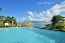 Les Trois-Îlets (972) – Villa avec vue mer imprenable – Piscine à débordement – Beaux volumes – Terrain de 891 m²