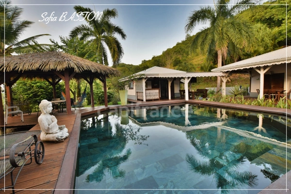 LES TROIS ILETS (972) Maison à vendre 6 pièces - Piscine - terrain de 1749m2- 309m2 au sol et 153m2 en intérieur
