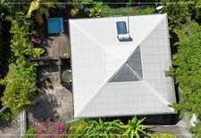 Les Trois-Îlets (972)  SOUS COMPROMIS  Maison T4 -186 m² au sol avec grande terrasse, piscine et appartement T2 indépendant à vendre