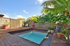 Les Trois-Îlets (972)  SOUS COMPROMIS  Maison T4 -186 m² au sol avec grande terrasse, piscine et appartement T2 indépendant à vendre