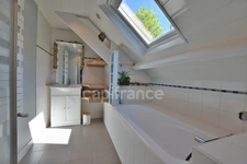 Bois-Guillaume (76230) – Contemporary house – 197 m² living space – 7 rooms – 1,155 m² plot – Unobstructed view – Great potential