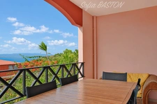 À VENDRE – LES TROIS-ÎLETS MARTINIQUE – APPARTEMENT T3 DUPLEX ENTIÈREMENT RÉNOVÉ – VUE MER – PROCHE PLAGES