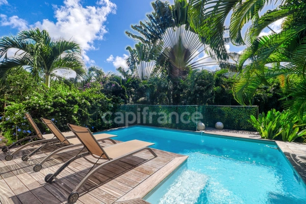 LES TROIS ILETS (972) Maison d’exception P5 – SOUS COMPROMIS Plage à 500m à pied– Piscine et Confort Les Trois-Îlets, A vendre