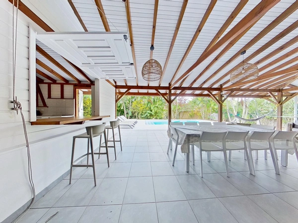 LES TROIS ILETS VILLA P6 bis -165 m² Hab / - Terrain de 986 m² - Piscine - Plain pied - A Vendre Martinique (972), 